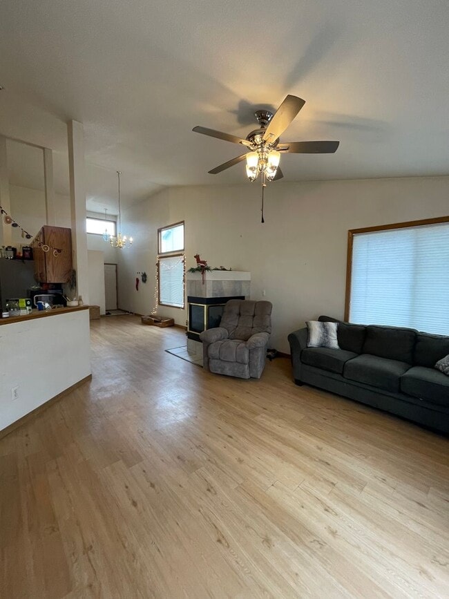 Building Photo - STUDENTS WELCOME! Spacious Duplex in Southwest Ft. Collins