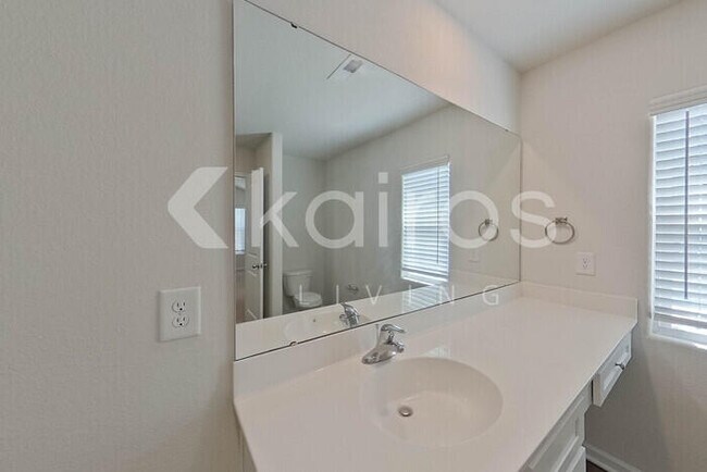 Building Photo - 354 Common Reed Dr