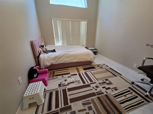 Building Photo - 2547 Estancia Blvd