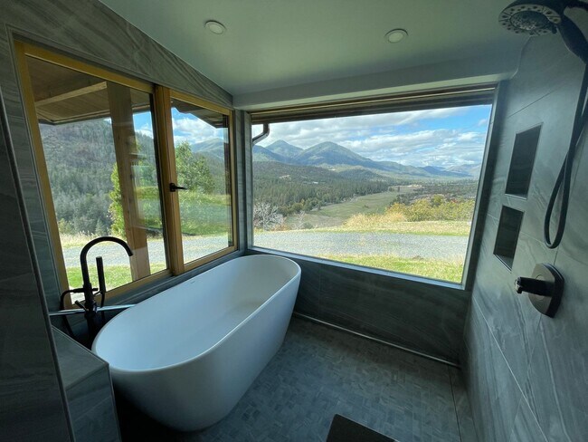 Building Photo - Rural 3 Bedroom, 2 Bath - Ruch & Applegate River Area