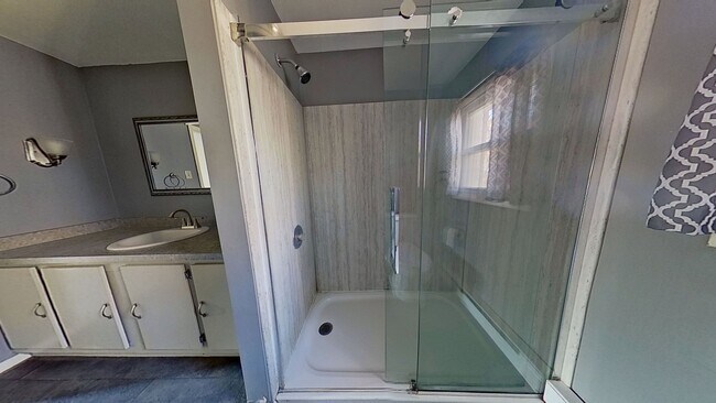 Building Photo - Apartment