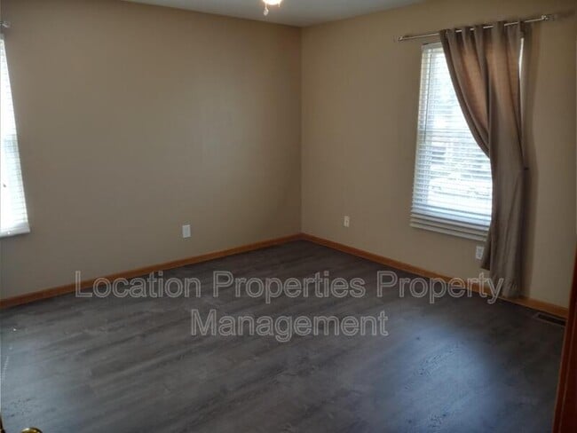Building Photo - 906 Christie Ct