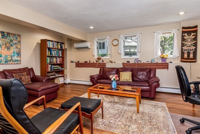 Building Photo - 8 Jackson Rd