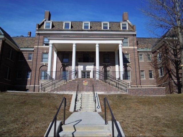 Primary Photo - Hawthorn Hill Apartments