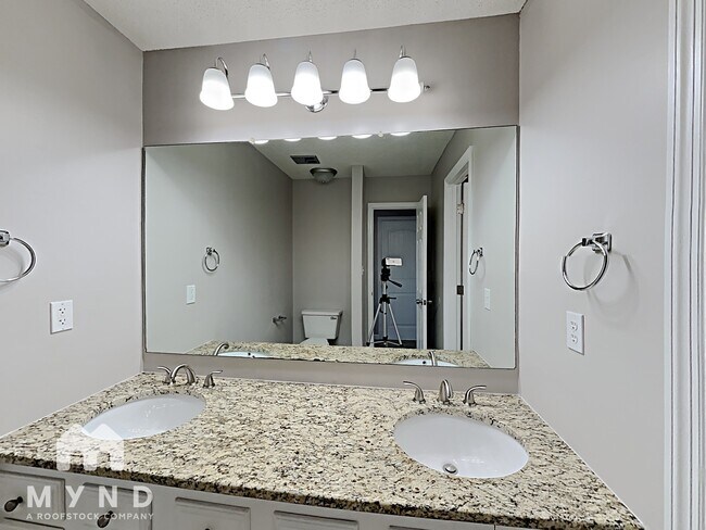 Building Photo - 629 Bennett Dr