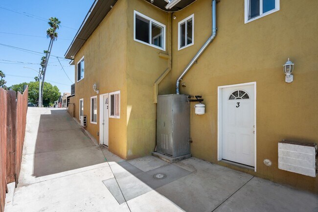 Building Photo - 501 S Lorena St