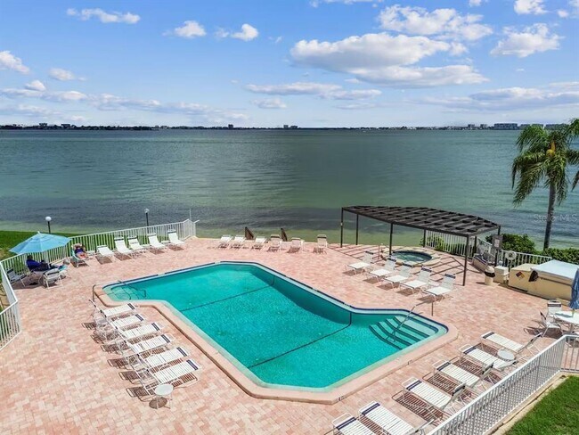 Building Photo - 6177 Sun Blvd