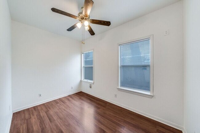 Building Photo - Well Maintained and Great Location!