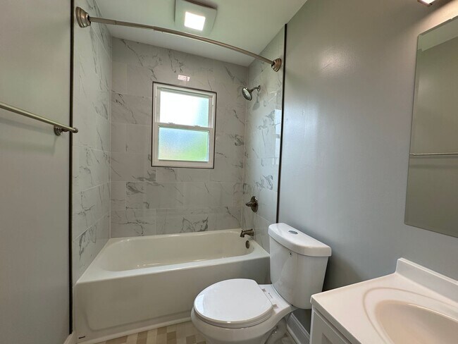 Building Photo - MPG387-389