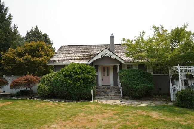 Building Photo - 2721 W Cassia St