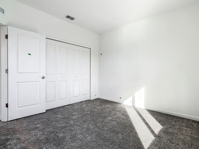 Building Photo - 409 Bogey Dr