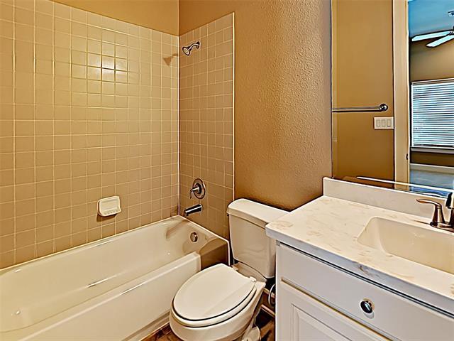Building Photo - 2821 Parmer Ave
