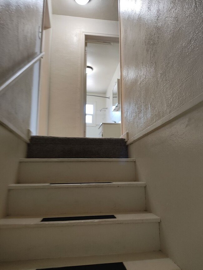 Building Photo - 4BR/2BA House only $2195/month!!!