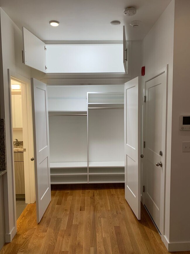 Building Photo - CHELSEA/BOSTON NEW LUXURY STUDIO- NO BROKER FEE! NO BROKER OR RENTAL FEES & FULLY FURNISHED!!