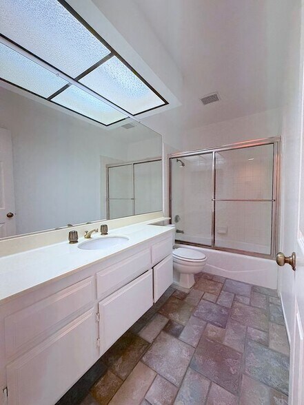 Building Photo - 1548 Vallecito