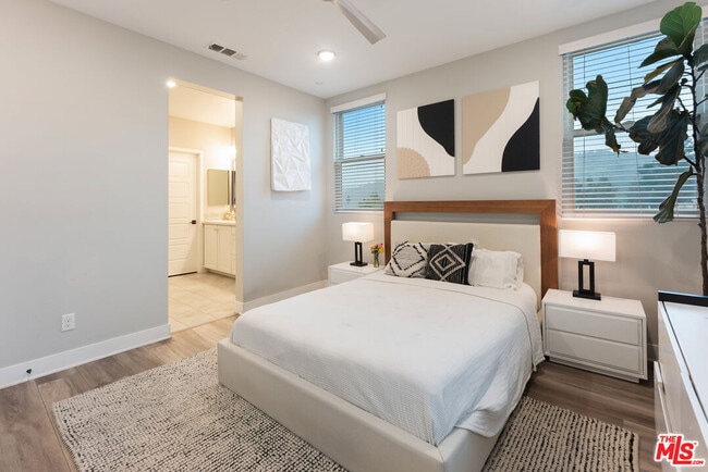 Building Photo - 5053 Echo St