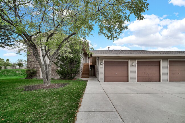 Building Photo - 1395 Alpine Ct