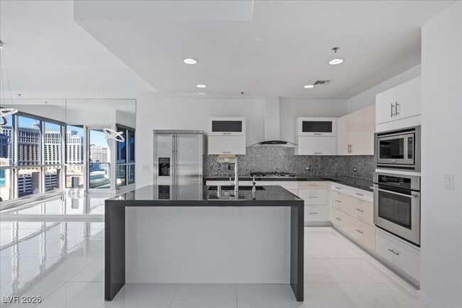 Building Photo - 4525 Dean Martin Dr