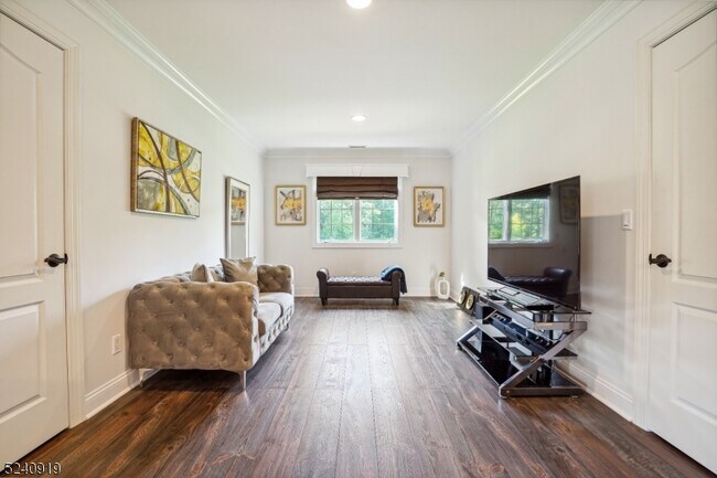 Building Photo - 22 Forest Hill Dr