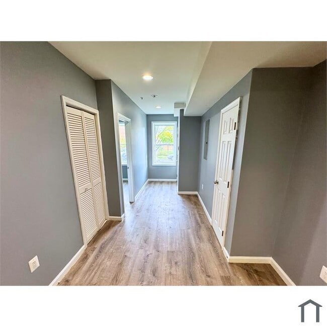 Building Photo - 1712 R St SE