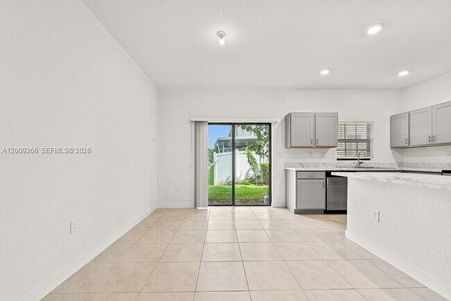 Building Photo - 1167 SW 7th Ct