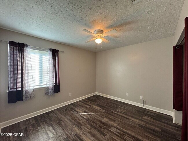 Building Photo - 2507 W 10th St