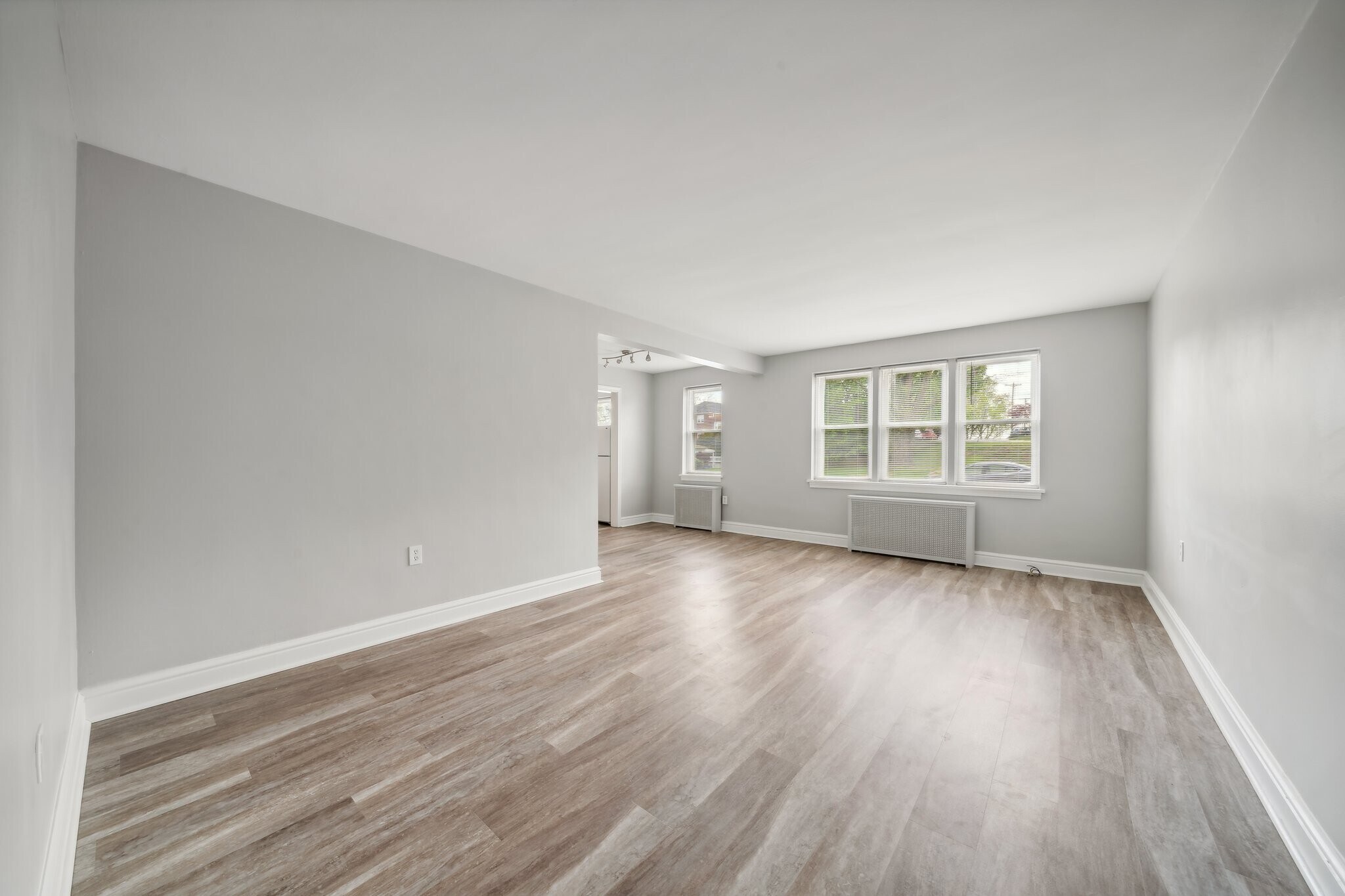 Building Photo - 545 Larose St