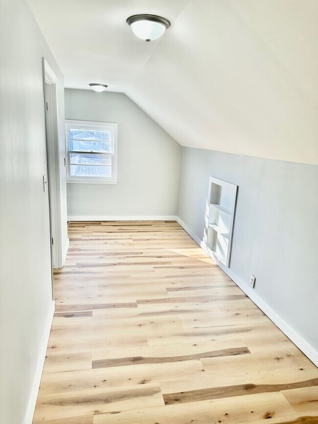 Building Photo - Beautiful 4 Bedroom, 2 Bathroom Home!