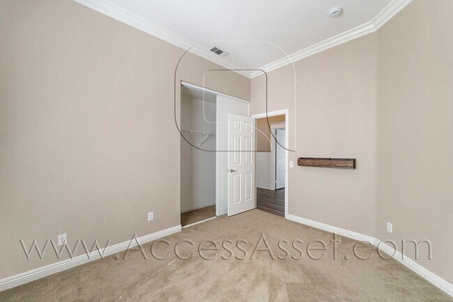 Building Photo - Elegant 4 Bed/2 Bath Home In Desirable North Shore Community!