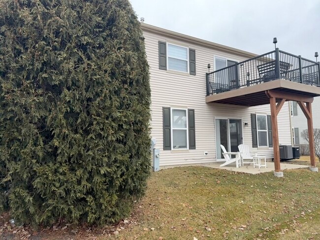 Building Photo - 111 W Chatham Ln