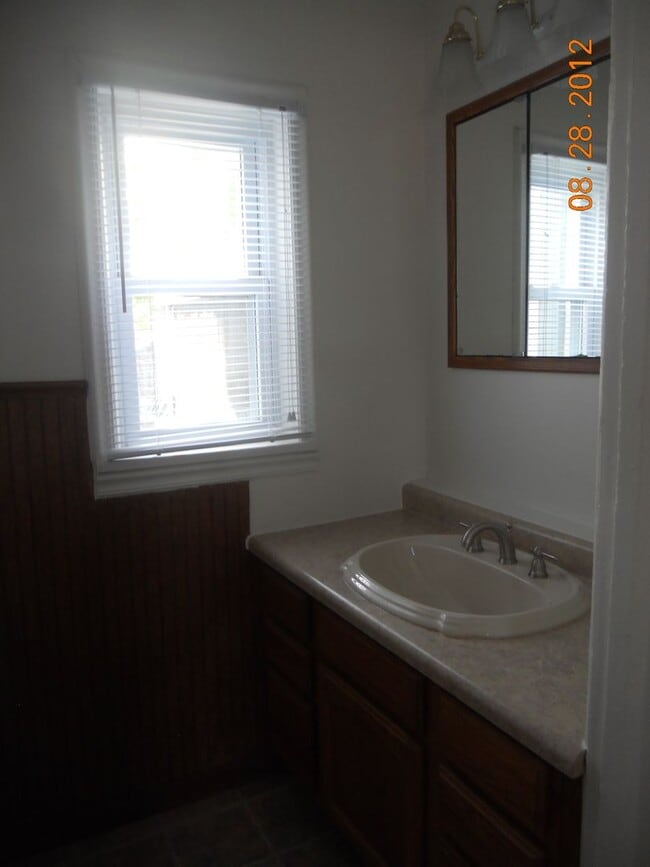 Building Photo - 417 Crooks Ave