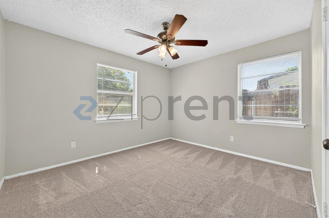 Building Photo - Unit