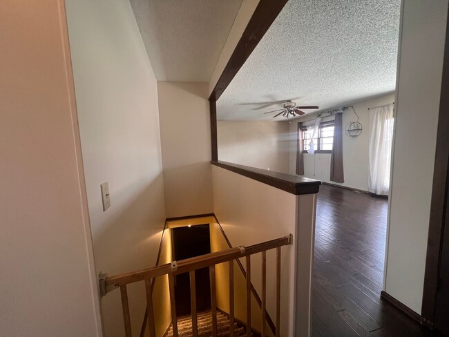 Building Photo - Spacious 4 Bed / 3 Bath Home in Southeast Wichita