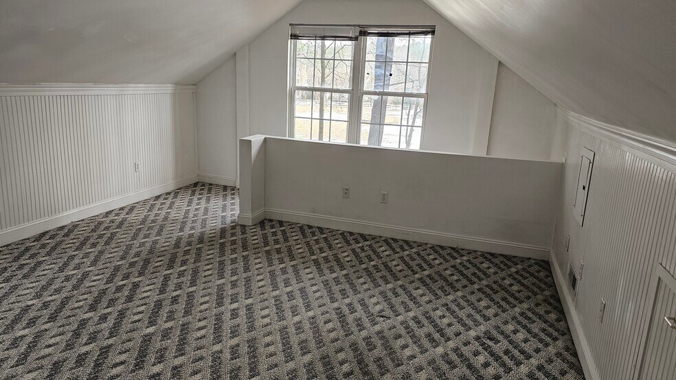 Building Photo - 100 Fox Run Ln