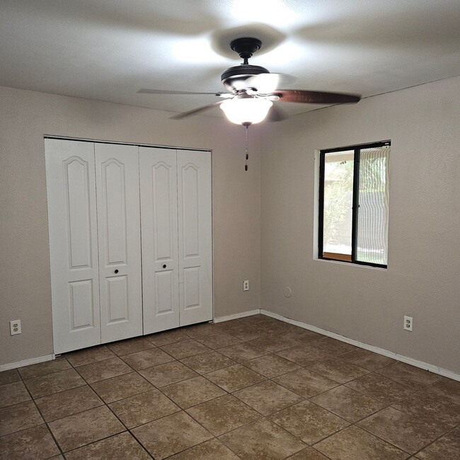 Building Photo - 3 bedroom/2 bath home for Rent