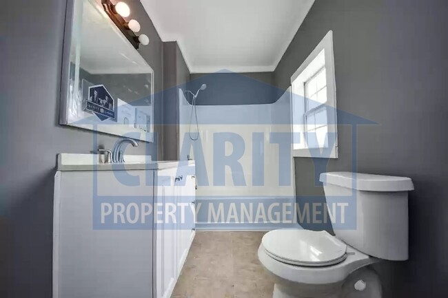 Building Photo - Super cute and cozy 2 bedroom home!