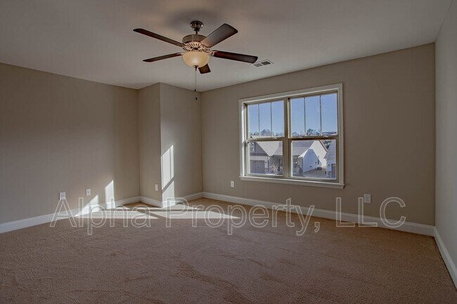 Building Photo - 104 Creekland Wy