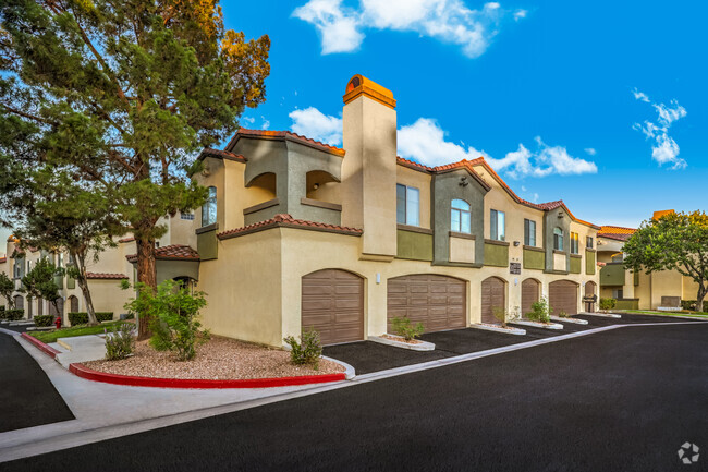 Building Photo - Parkway Townhomes