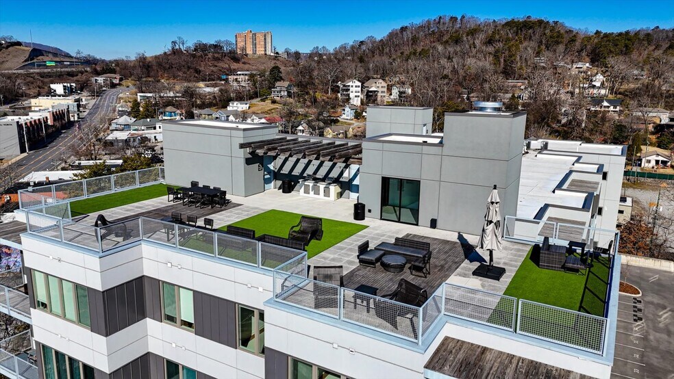 Building Photo - 411 Fairpoint St