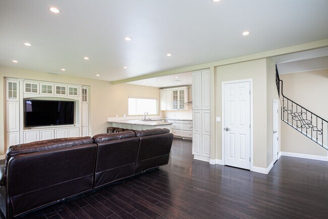Building Photo - AVAILABLE NOW: Beautifully Remodeled Historic Victorian – 3 Bed / 3 Bath