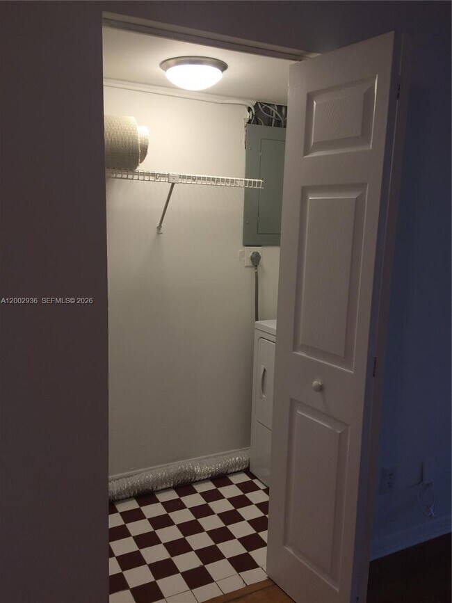 Building Photo - 3410 Foxcroft Rd