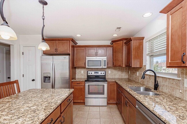 Building Photo - 6680 American Setter Dr