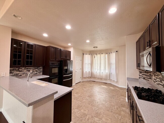 Building Photo - 653 Millet Cir