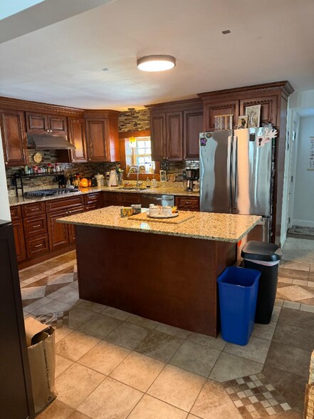 Building Photo - 58 Spooner Ave