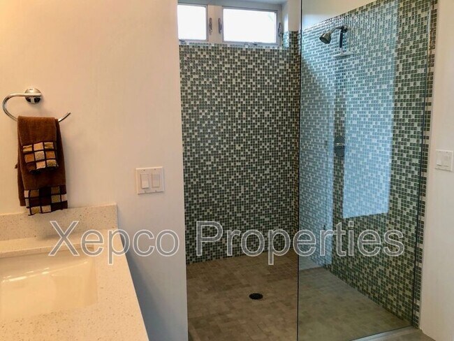 Building Photo - 2706 Alexander Club Dr