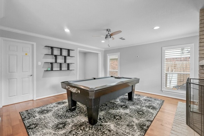 Building Photo - 30 Village Knoll Pl