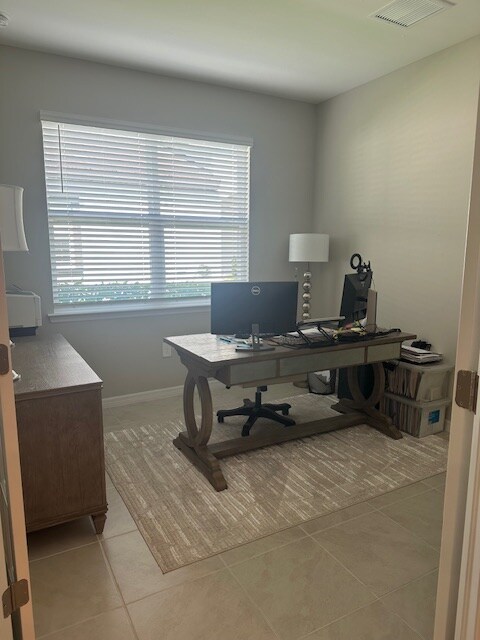 Building Photo - 1126 S Town and River Dr