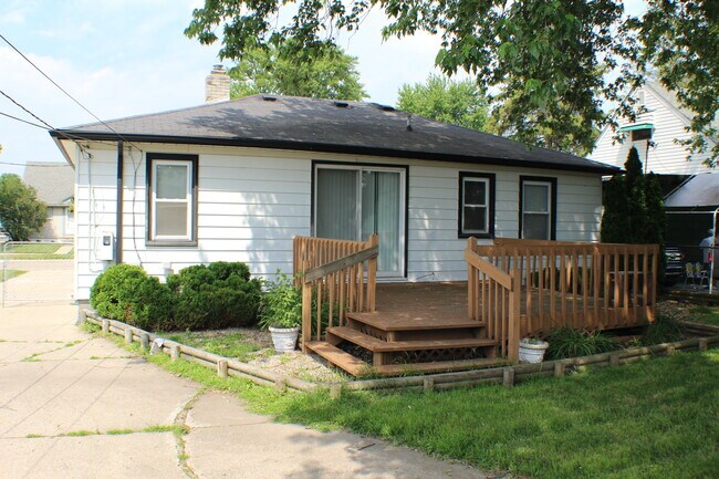 Building Photo - 23314 Deziel St