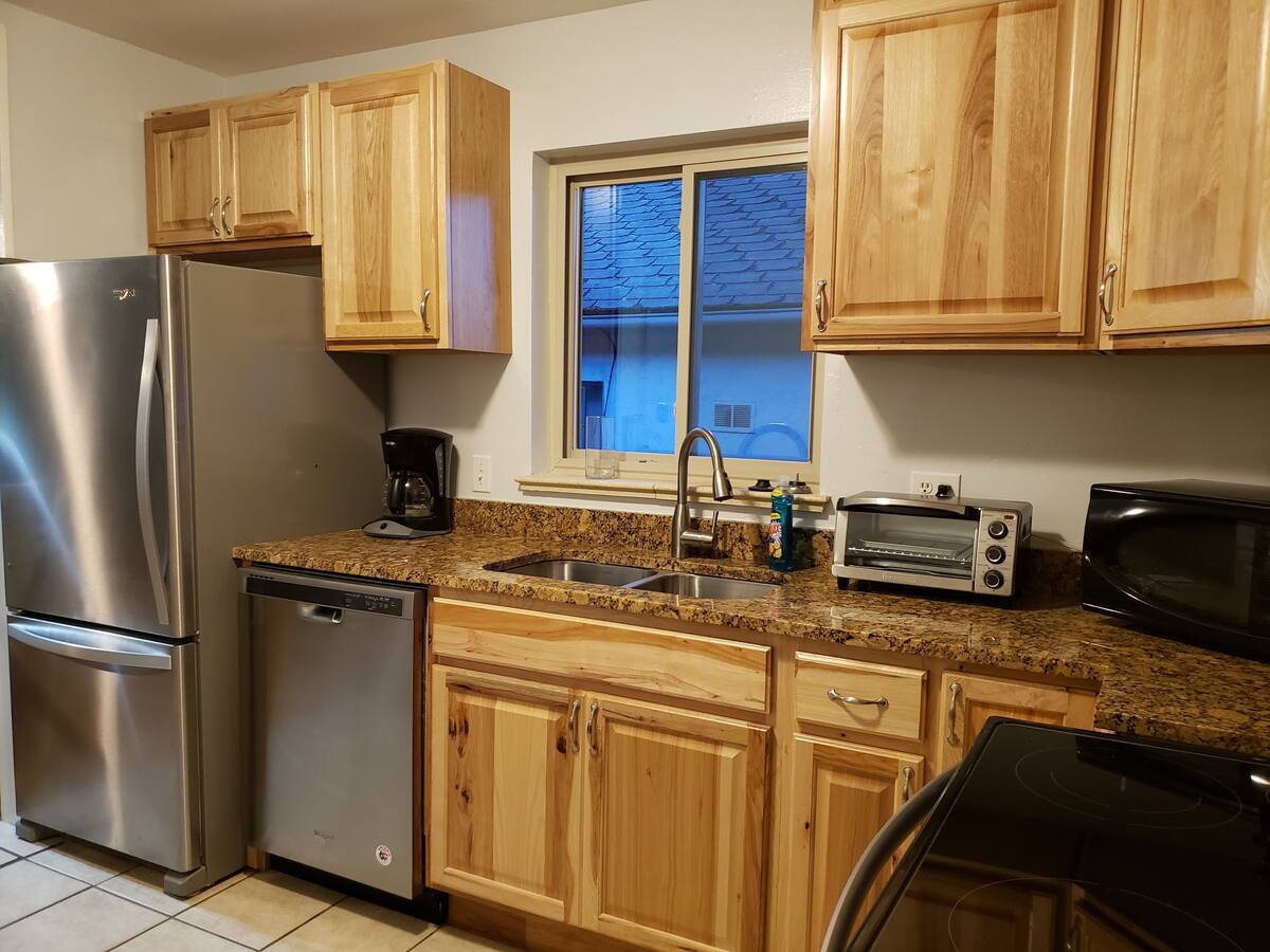 Building Photo - 4621 Elm Ct