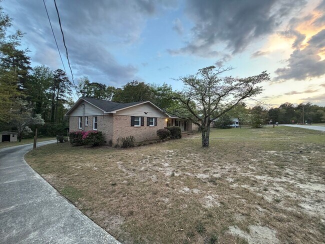 Building Photo - Move-In Ready Ranch in the Heart of Elgin!